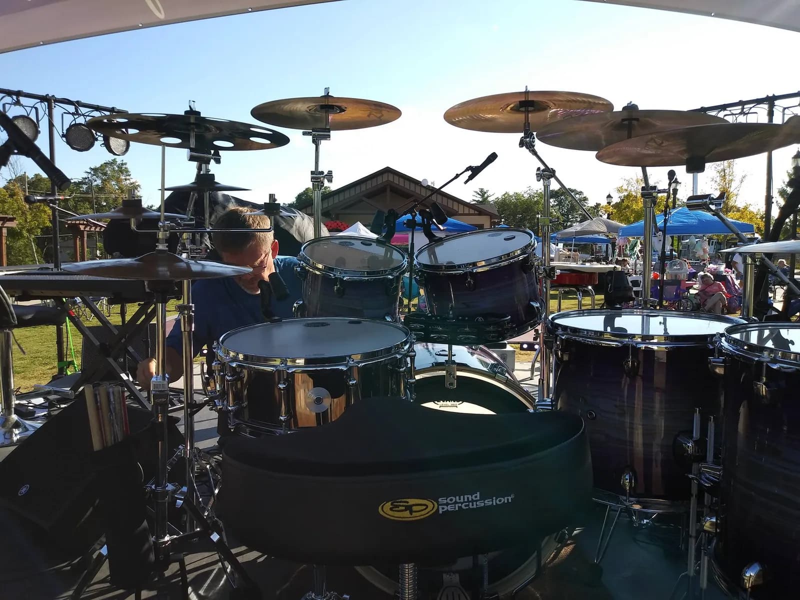 Edwin Betancur drumming
