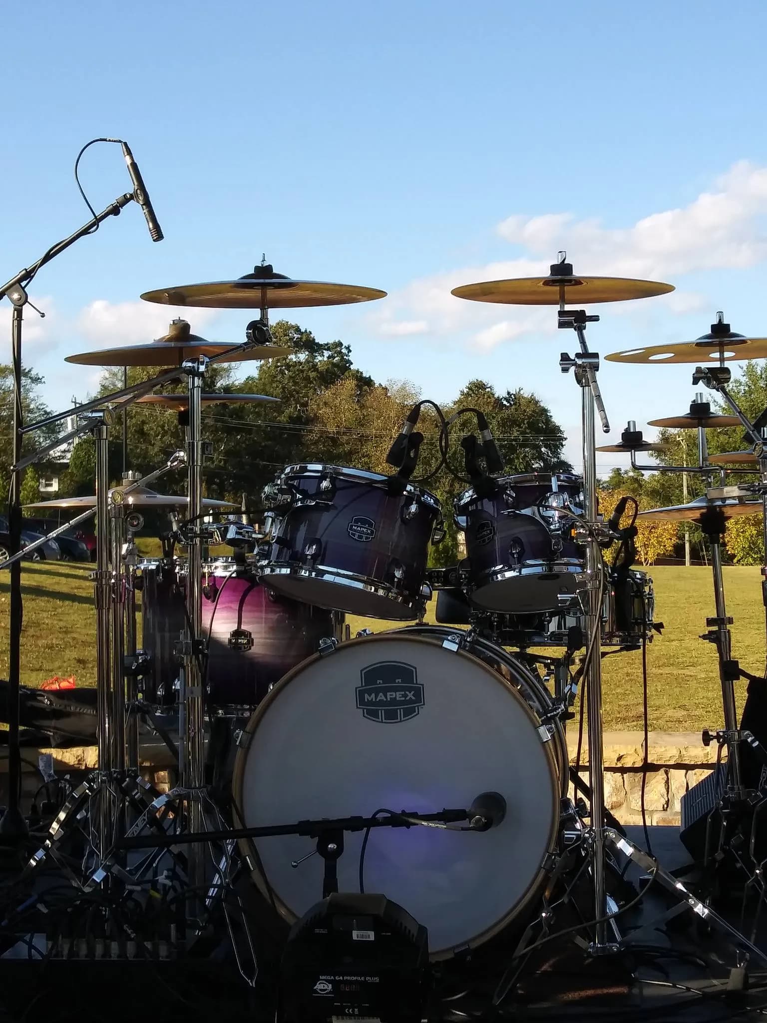 Edwin Betancur drumming