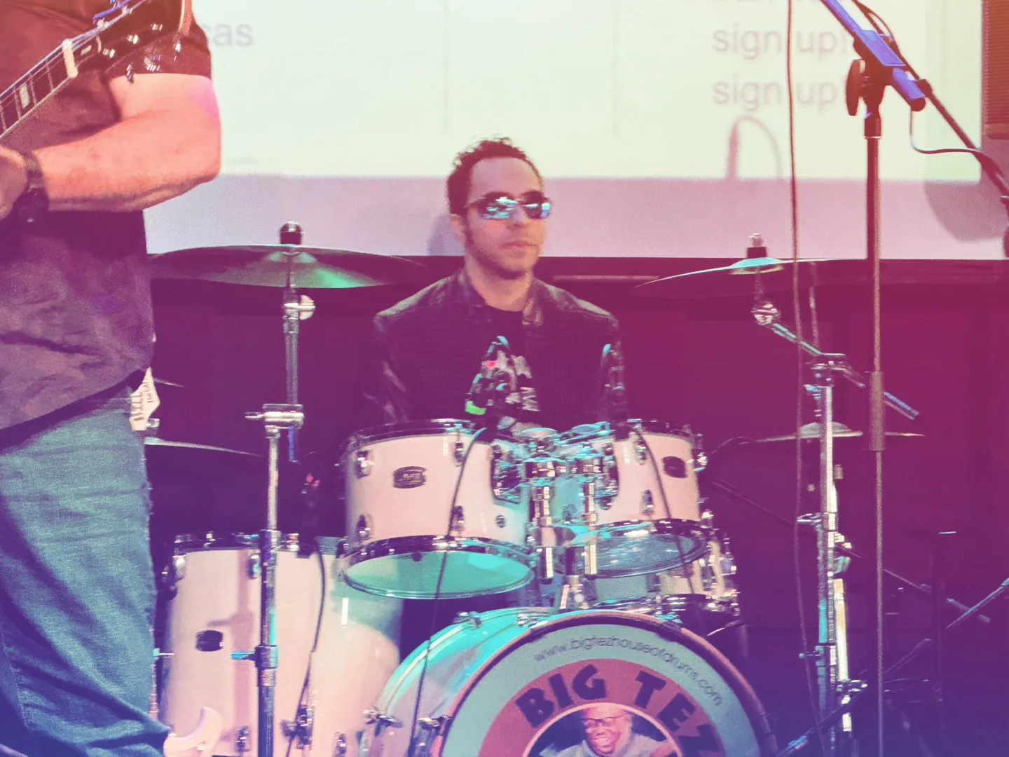 Edwin Betancur drumming