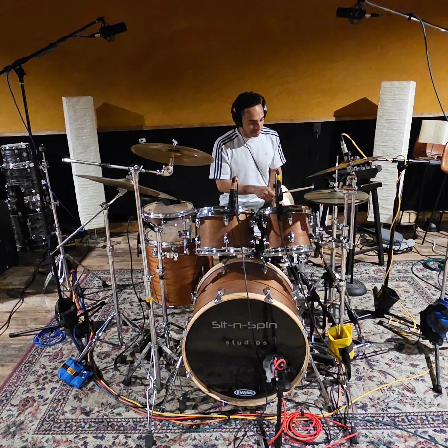 Edwin Betancur drumming