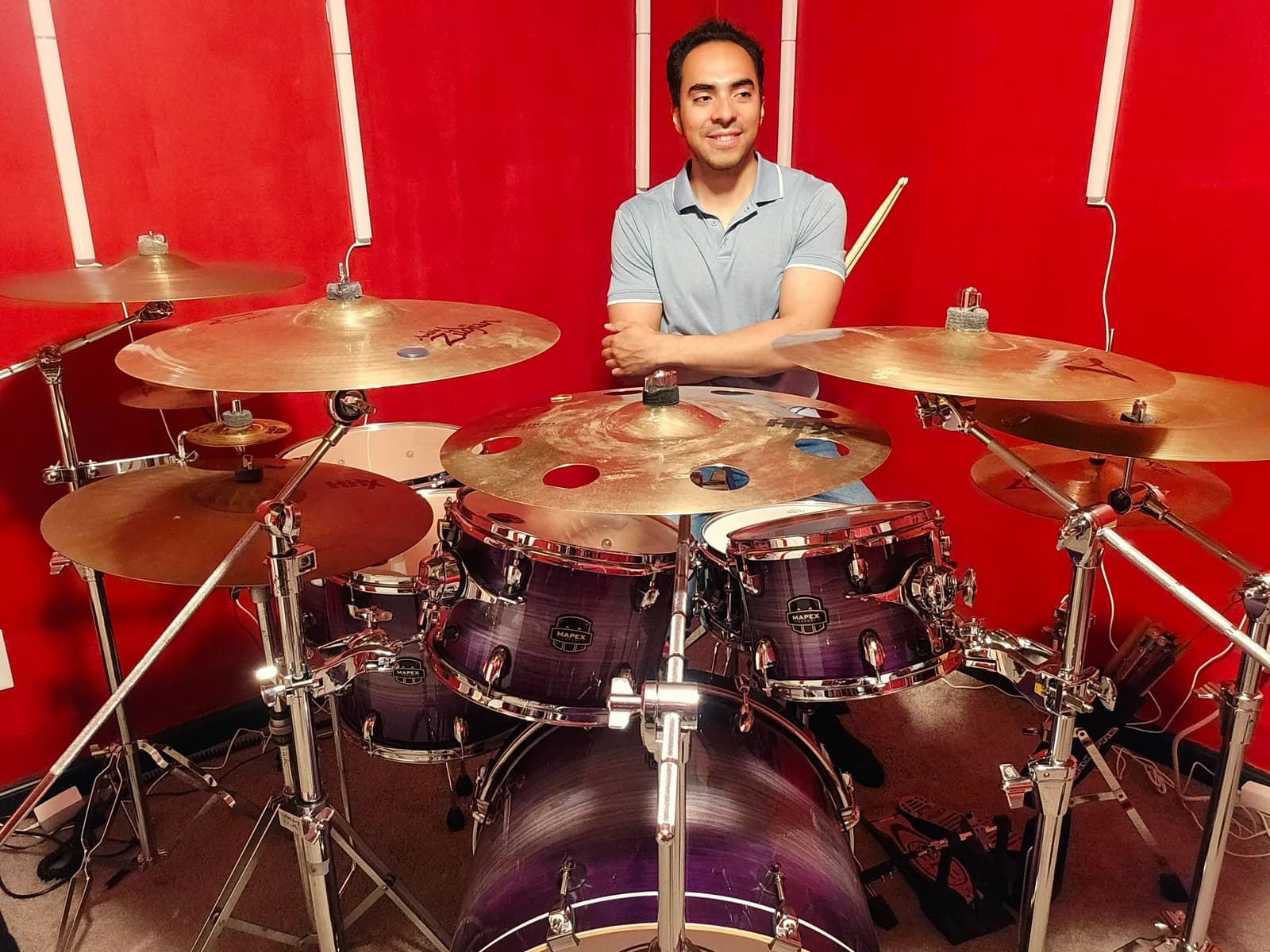 Edwin Betancur drumming