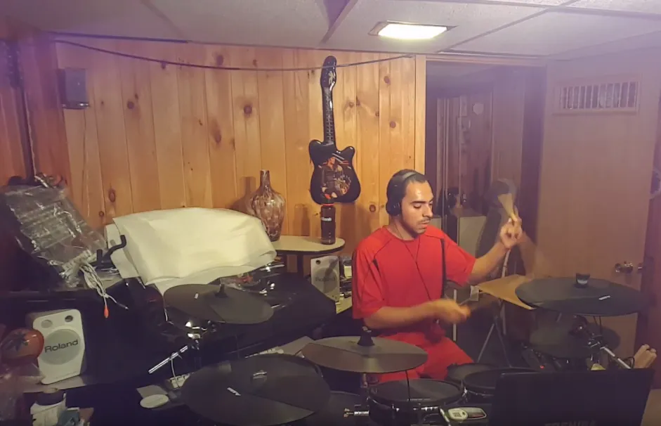 Edwin Betancur drumming
