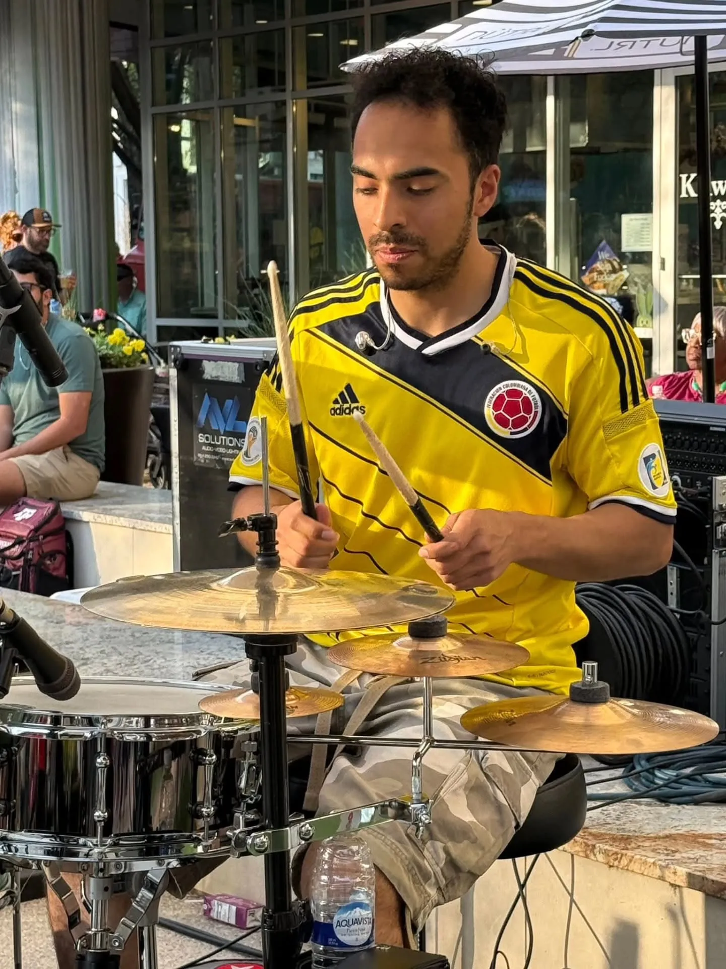 Edwin Betancur drumming